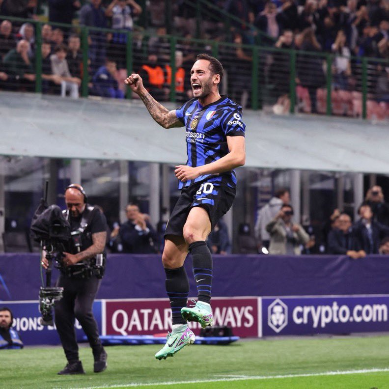 Hakan Çalhanoğlu, Wesley Sneijder’den bu yana Şampiyonlar Ligi’nde Inter formasıyla frikik golü atan ilk oyuncu oldu. (Opta)