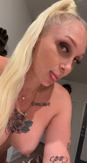 2 pic. Can I rate your dick? ? https://t.co/7j428hPm6E