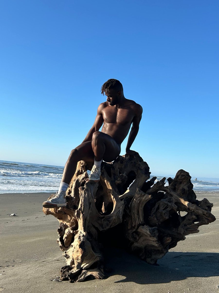 Wet Sneakers ⁂
#gay #nudist #driftwood