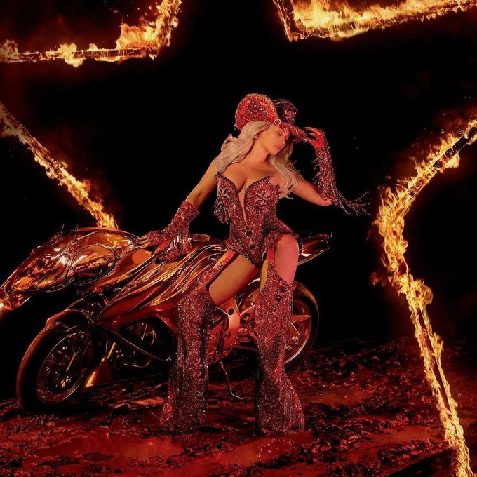 chartdata's tweet image. Beyoncé's 'COWBOY CARTER' will officially compete in Country categories at #GRAMMYs.