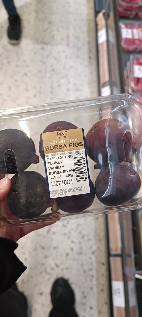 elevenshake's tweet photo. Londra'daki M&amp;S food'da memleket özlemi yaşandı https://t.co/E3zqrKOFZp