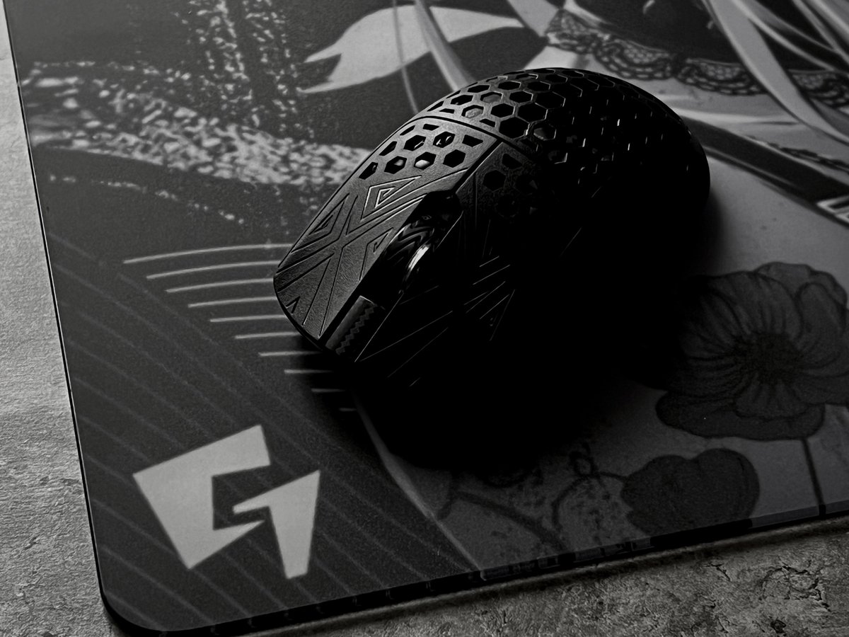 extstatic's tweet image. Arbiter Studio x Vancer | Akitsu review. 

(The mouse was bought by me, thoughts are my own)

Time of use:
~ 1 Month

Skates used:
- Stock
- Xraypad Obsidian Air
- Ghostglides Cyclone

Mousepads I used the mouse with:
- Artisan Zero
- SP-004
- Dark Kazemi (most of the time)…