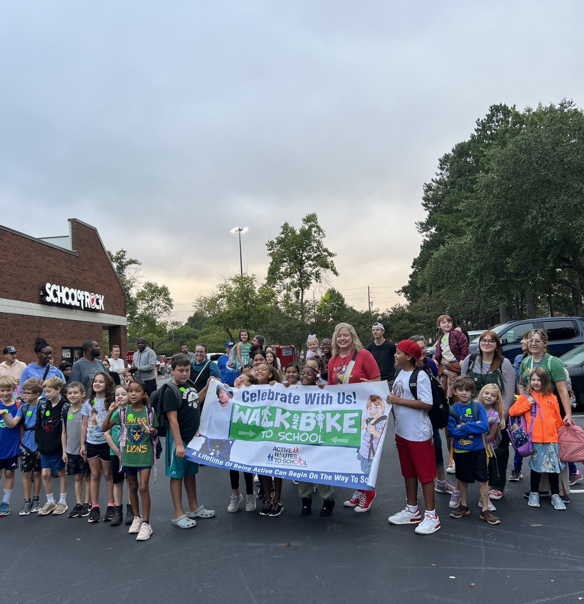 LRES- #Walkandrolltoschool2024
Huge turnout! Thank you Lynn Road families!