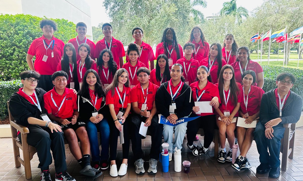 SeedeenNihara's tweet image. Lynn University College Tour for AVID 2&amp;amp;3 .
#collegelooksgoodonyou
#AVIDimpact
#collegeispossible