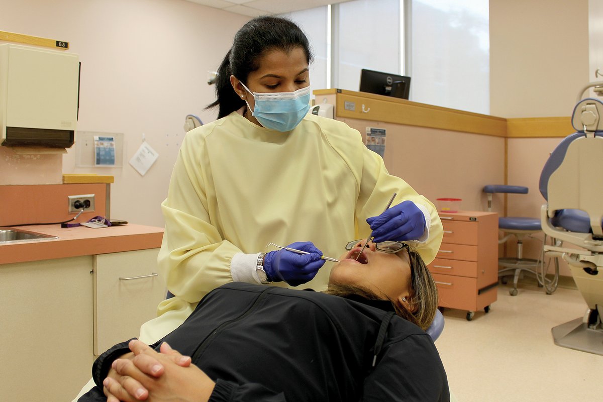 Early detection of precancerous lesions or oral cancer is important. When caught early, there is a greater chance for a cure. 

A free oral cancer screening pop-up clinic is taking place in Brodie Centre atrium on Oct. 10. Register today! 

More info: eventscalendar.umanitoba.ca/site/healthsci…