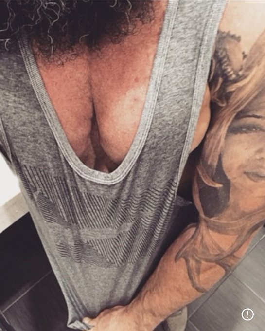 Chest day https://t.co/fJS1iuQji7