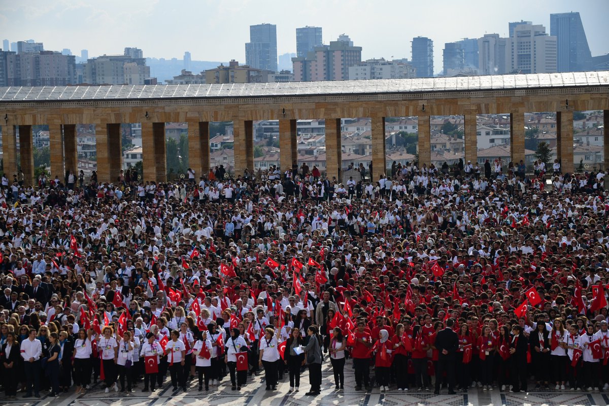 Mücadelemizde hiçbir zaman yalnız olmadık!
#5EkimdeLÖSEVleANITKABİRde