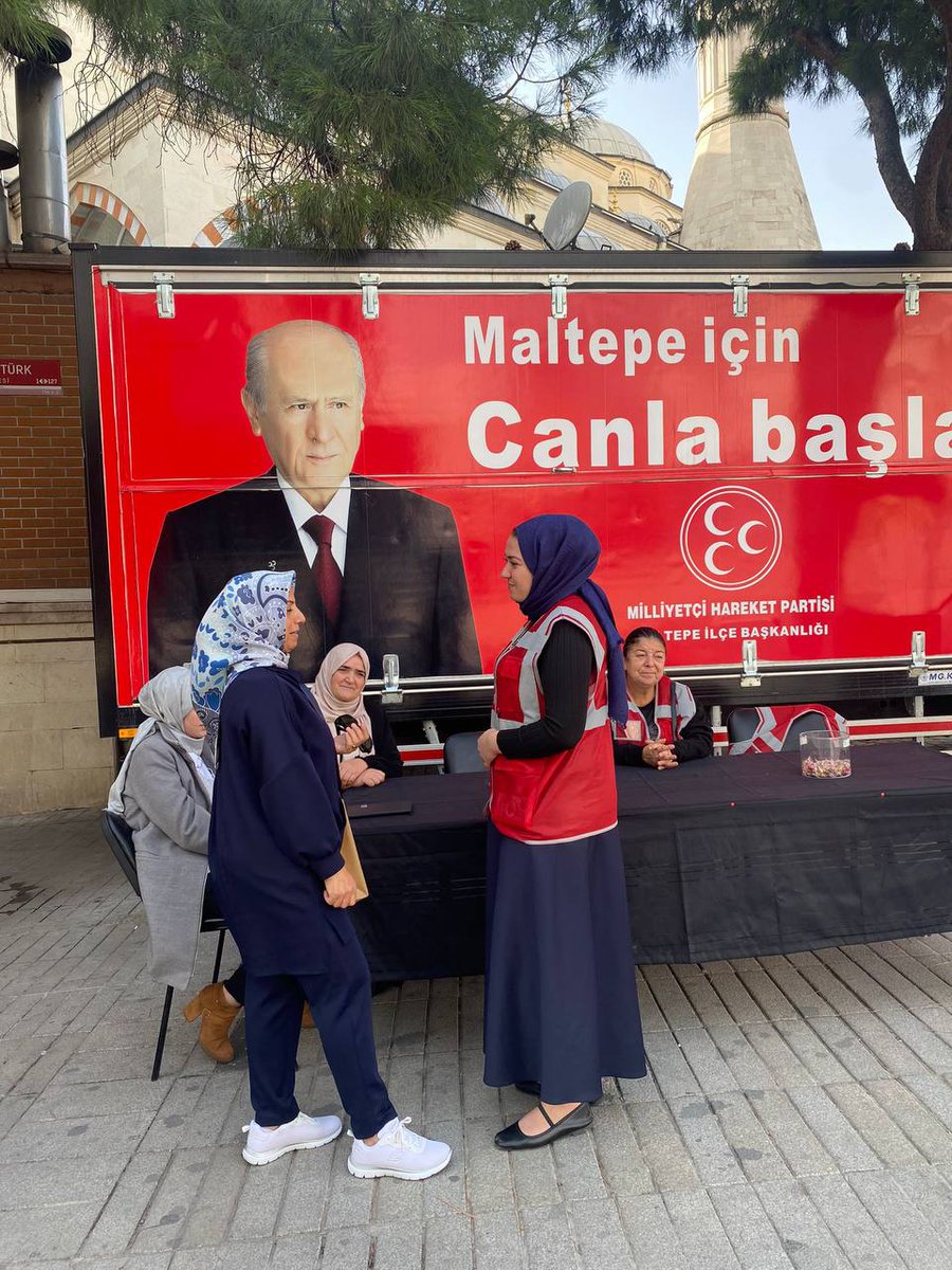 mhp_maltepe's tweet photo. 📍MALTEPE / Cumhuriyet Meydanı 🇹🇷

Milliyetçi Hareket Partisi Maltepe İlçe Başkanlığı olarak,

#Hedef10BinYeniÜye çalışmalarımız kapsamında seçmen iletişim aracımızı bugün Maltepe Cumhuriyet meydanında konumlandırdık.

Maltepeli hemşerilerimizin yoğun ilgi gösterdiği programımızda, 

İlçe yönetim kurulu üyelerimiz seçmen iletişim aracımızı ziyaret eden Maltepeli hemşerilerimizin partimize üyelik işlemlerini gerçekleştirdiler. ✅

“Maltepe İçin CAN’la Başla” 

@MHP_Bilgi @_MHPistanbul_