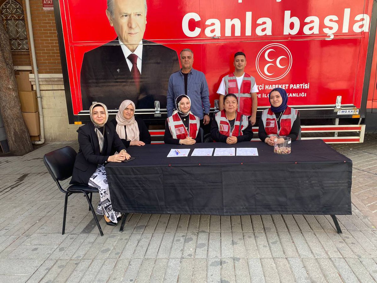mhp_maltepe's tweet photo. 📍MALTEPE / Cumhuriyet Meydanı 🇹🇷

Milliyetçi Hareket Partisi Maltepe İlçe Başkanlığı olarak,

#Hedef10BinYeniÜye çalışmalarımız kapsamında seçmen iletişim aracımızı bugün Maltepe Cumhuriyet meydanında konumlandırdık.

Maltepeli hemşerilerimizin yoğun ilgi gösterdiği programımızda, 

İlçe yönetim kurulu üyelerimiz seçmen iletişim aracımızı ziyaret eden Maltepeli hemşerilerimizin partimize üyelik işlemlerini gerçekleştirdiler. ✅

“Maltepe İçin CAN’la Başla” 

@MHP_Bilgi @_MHPistanbul_