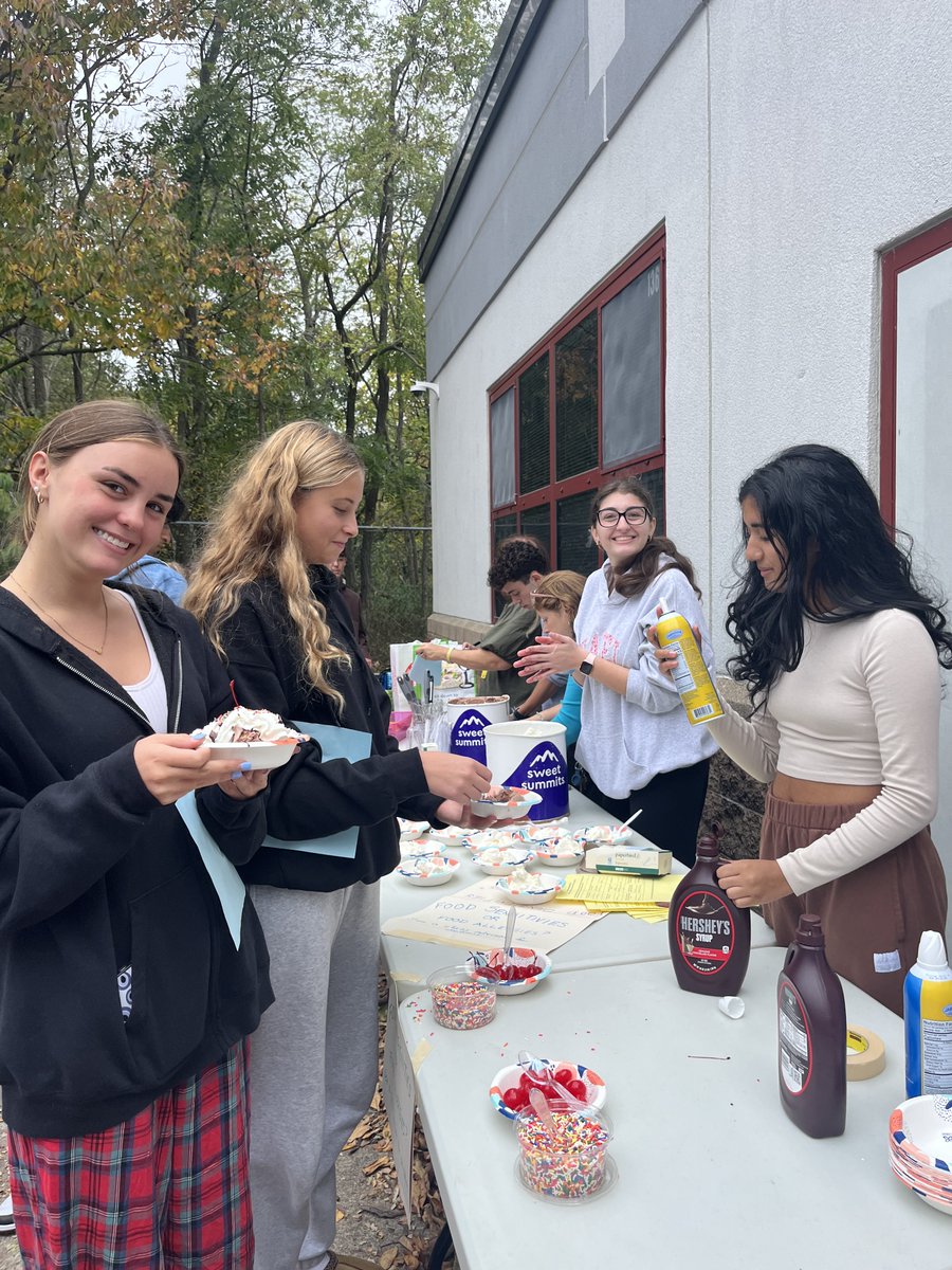 Sophomore/Senior...Scavenger hunt and ice cream social!!!