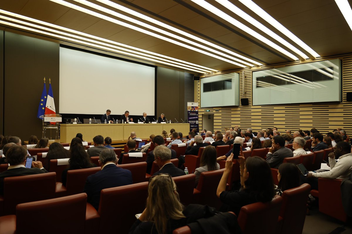 NaimaMoutchou's tweet photo. Heureuse d’inaugurer avec @cybervictimes la 12e édition du Cybermoi/s en partenariat avec l'@AssembleeNat !

Face à la montée des cyberattaques, nous devons tous devenir acteurs de notre sécurité dans l’espace numérique et protéger nos données en ligne. Cyberharcèlement, haine en ligne, hameçonnage, désinformation: les défis sont grands. 

Un grand merci à tous les participants pour ces échanges.