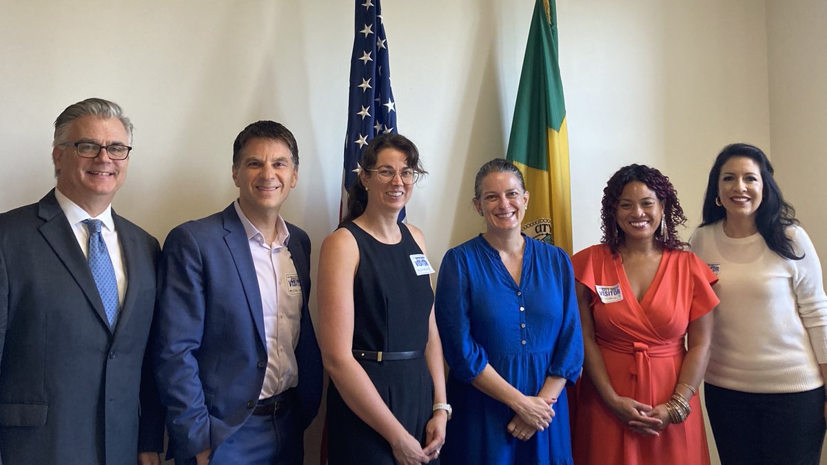 We’re grateful to Councilmember Yaroslavsky <a href="/CD5LosAngeles/">Councilwoman Katy Yaroslavsky</a> for meeting with today's Greater LA Coalition on Homelessness delegation to discuss housing &amp; homeless strategies in Los Angeles. <a href="/ChrysalisSoCal/">Chrysalis</a> <a href="/SafePlace4Youth/">Safe Place for Youth</a> <a href="/CPAForg/">CPAF</a> <a href="/centerhollywood/">The Center</a>