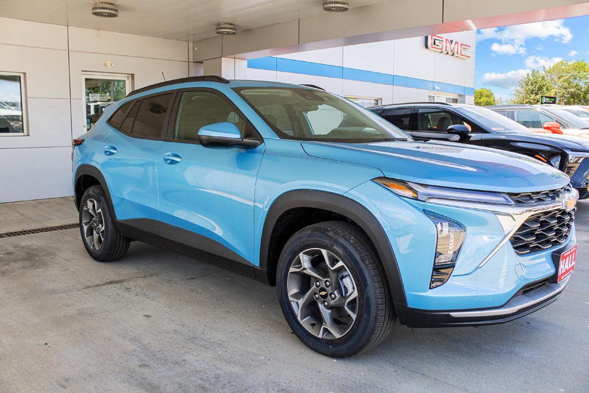hallchevygmc's tweet photo. Say hello to the 2025 Chevy Trax LT—your new go-to for style &amp; versatility! 💫 This compact SUV perfect for city driving &amp; beyond. Stop by today for a test drive! 🚙💨

🌐https://t.co/07zLOcEeCY

#ChevyTraxLT #HallChevroletGMC #CompactSUV #StyleAndFunction #TestDriveToday https://t.co/bDE02oXdOW
