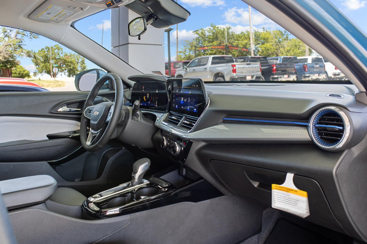 hallchevygmc's tweet photo. Say hello to the 2025 Chevy Trax LT—your new go-to for style &amp; versatility! 💫 This compact SUV perfect for city driving &amp; beyond. Stop by today for a test drive! 🚙💨

🌐https://t.co/07zLOcEeCY

#ChevyTraxLT #HallChevroletGMC #CompactSUV #StyleAndFunction #TestDriveToday https://t.co/bDE02oXdOW
