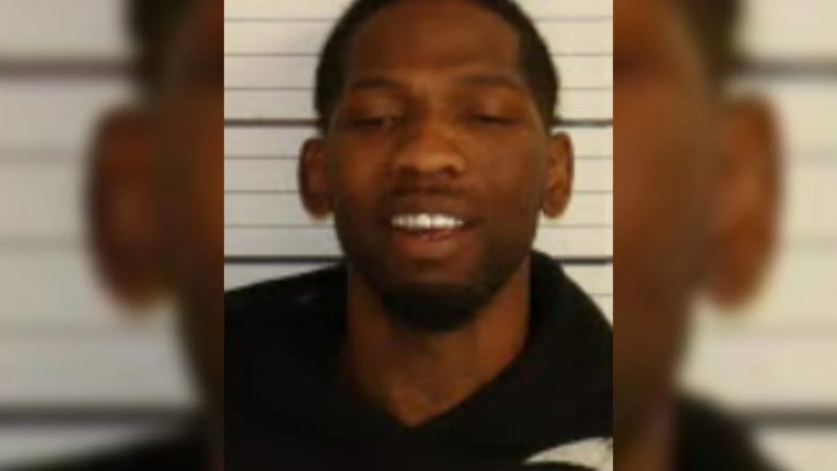 BlocBoy JB was arrested in Memphis on Tuesday (Oct. 2) and is facing several charges including possession of marijuana and being a convicted felon in possession of a weapon, according to local news station WREG.

The rapper allegedly dozed off at an intersection with his foot on