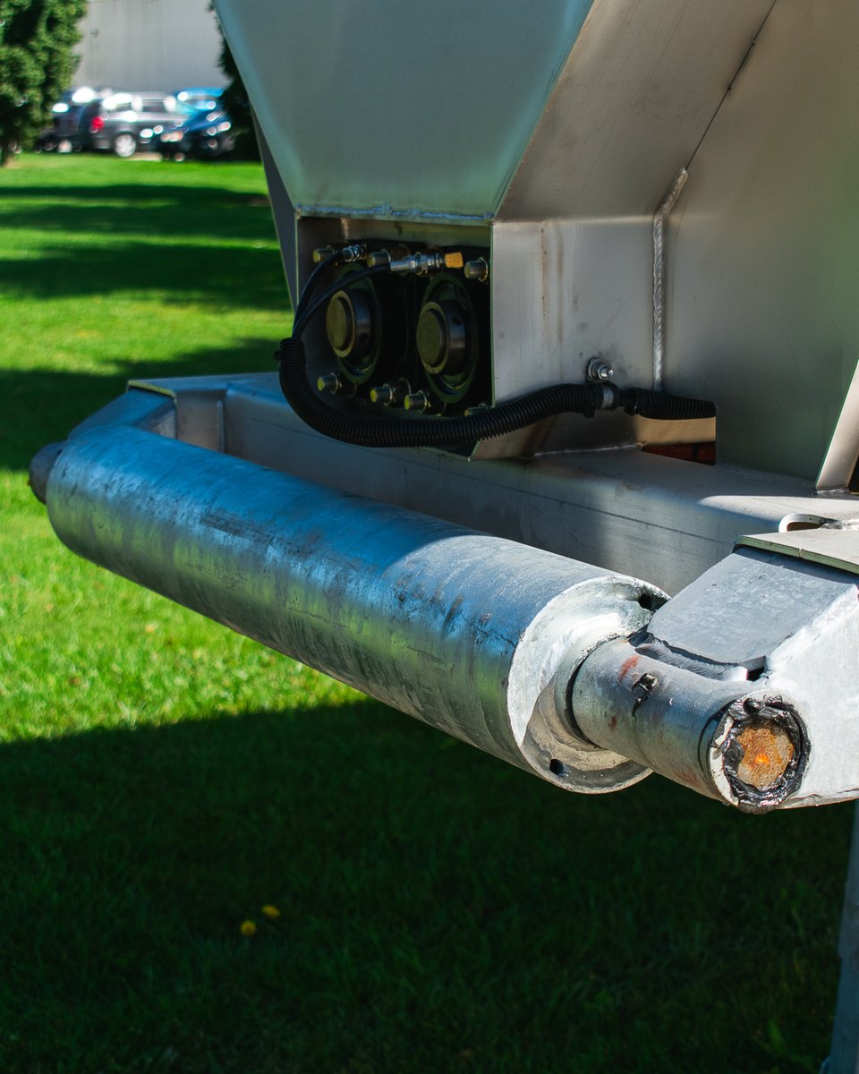One of multiple new Conquest Spreaders heading to Eastern Canada.

The Conquest is a slide-in unit capable of spreading granular material across three lanes with 30% pre-wet, as well as three-lane anti-icing.