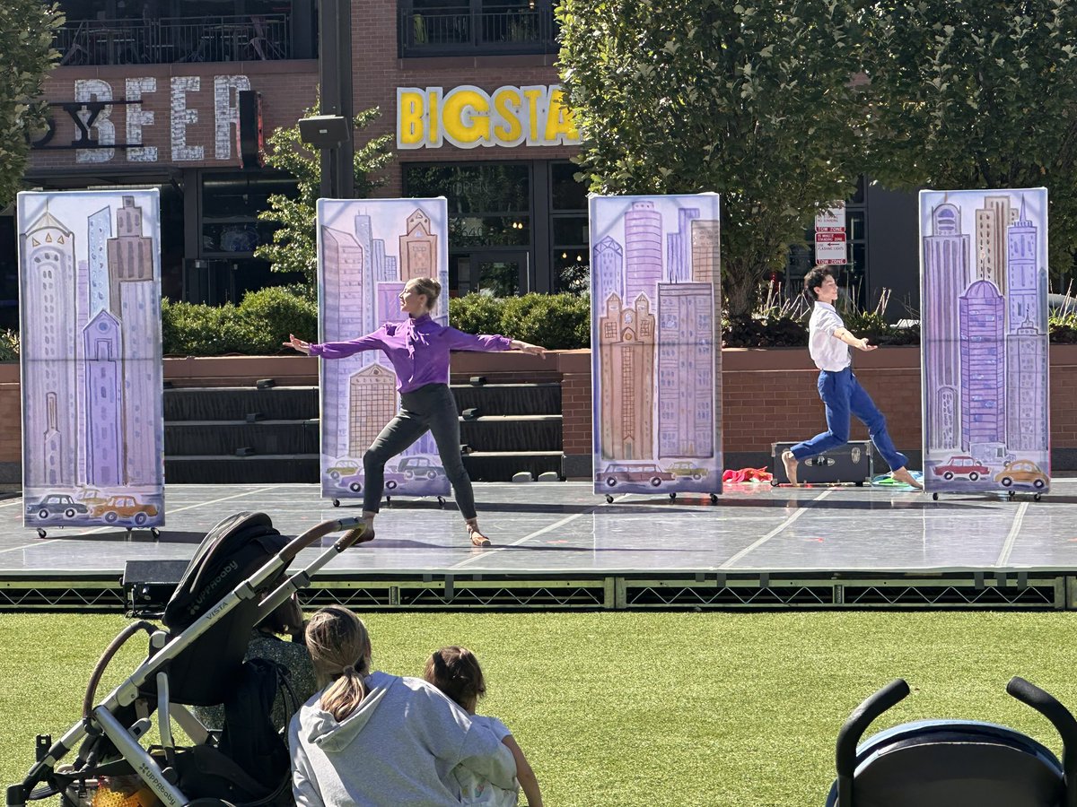 mattlindner's tweet photo. There’s currently an actual ballet happening in Gallagher Way outside of Wrigley right now. You truly never know what you’re going to come across around here. https://t.co/QO5VcHA3DR