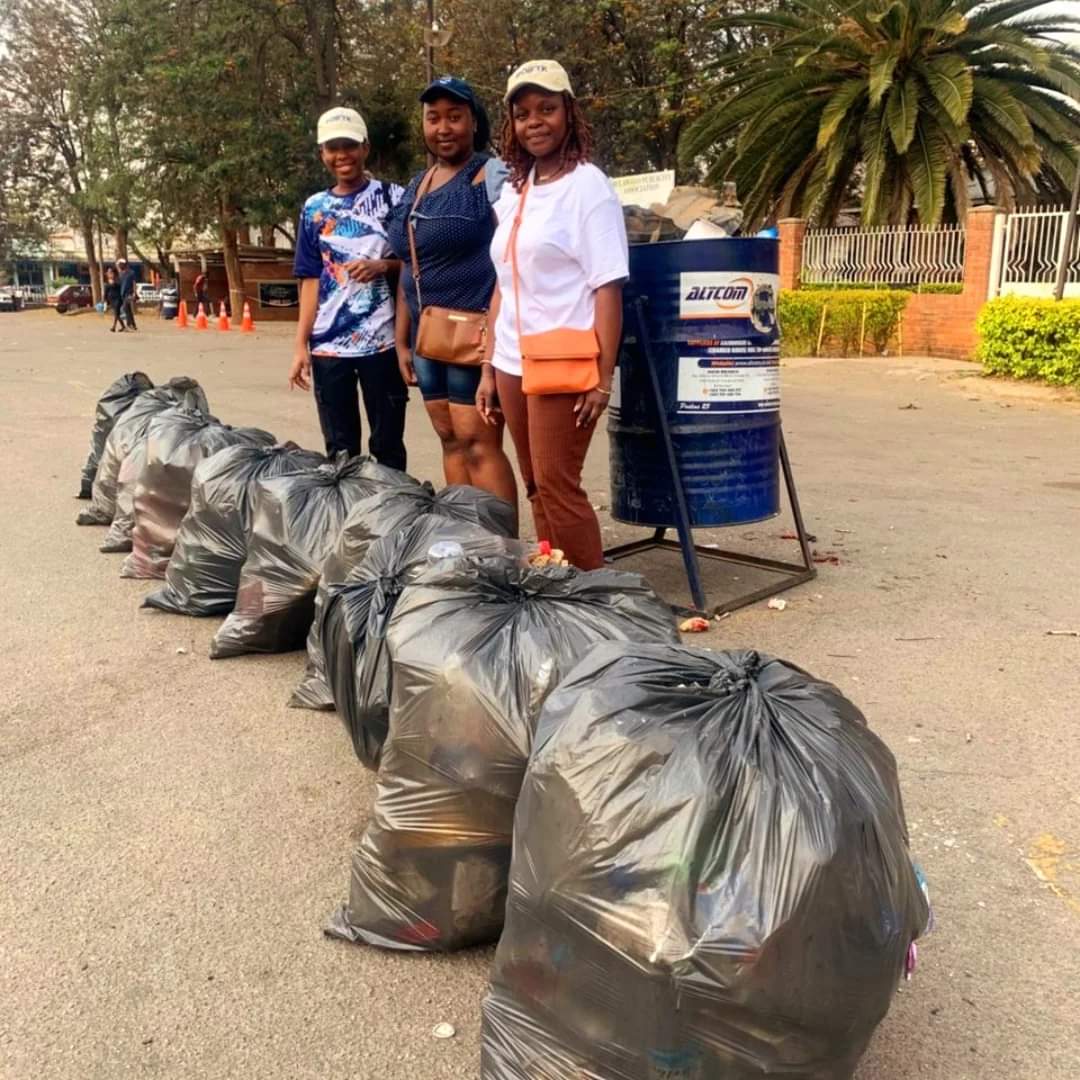ShokoTonderai's tweet photo. #DAY 2114 Well done #DIFTK Do it for the Kids it does not take much to make a difference let's #KeepBulawayoClean @sarahcronje @DavidColtart https://t.co/X1YJPlVXHY