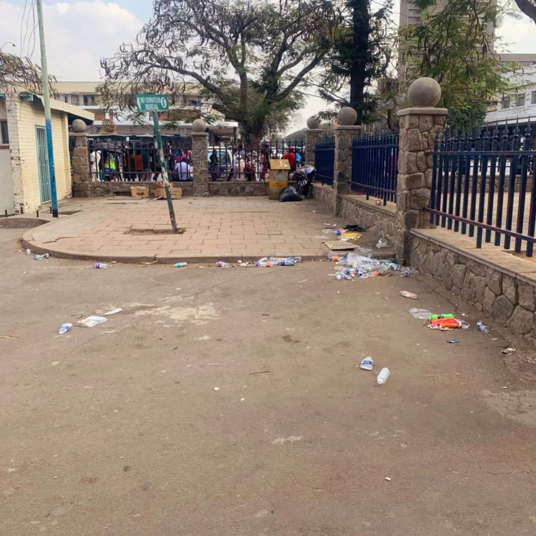 ShokoTonderai's tweet photo. #DAY 2114 Well done #DIFTK Do it for the Kids it does not take much to make a difference let's #KeepBulawayoClean @sarahcronje @DavidColtart https://t.co/X1YJPlVXHY