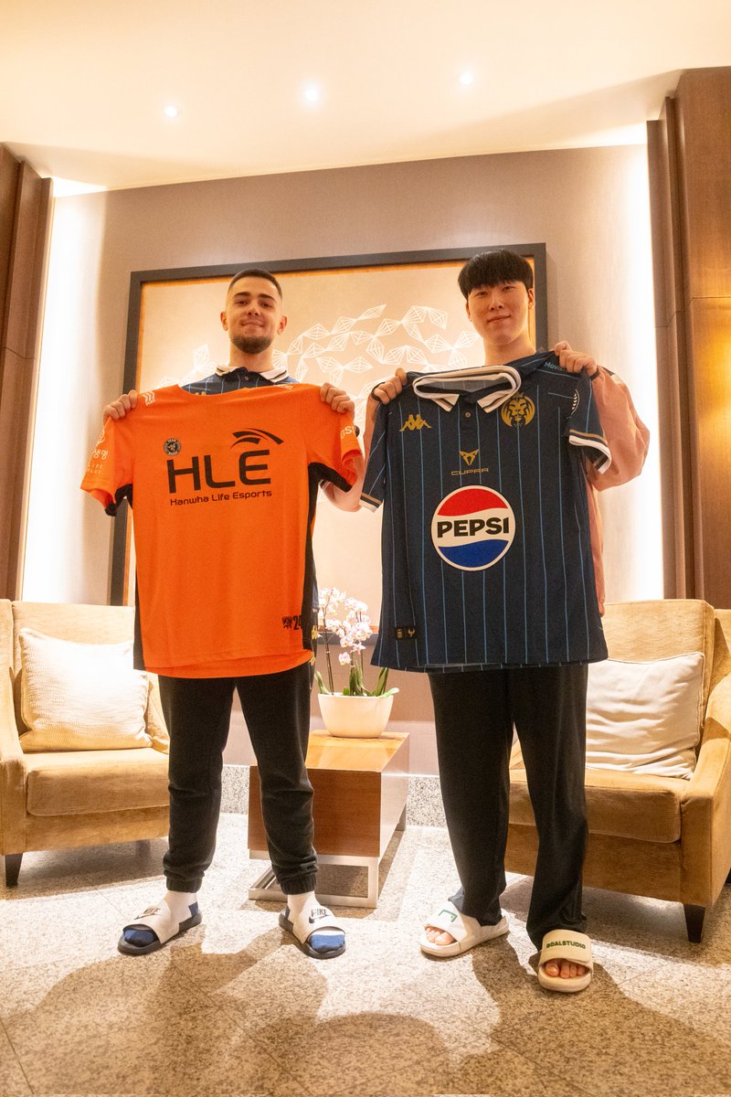 Crazy to swap a jersey with a LCK and worlds champ 👑