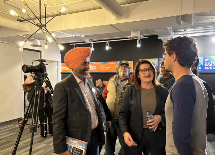 tajindergrewal's tweet photo. The campaign has officially kicked off! Signs are up, our office is open, and our leader was in Saskatoon to start things off. We believe that #ChangeIsComing!! And it's time. @carlabecksk #CampaignKickoff #VoteForChange #SaskatchewanPolitics https://t.co/d9Pcw6kFW4