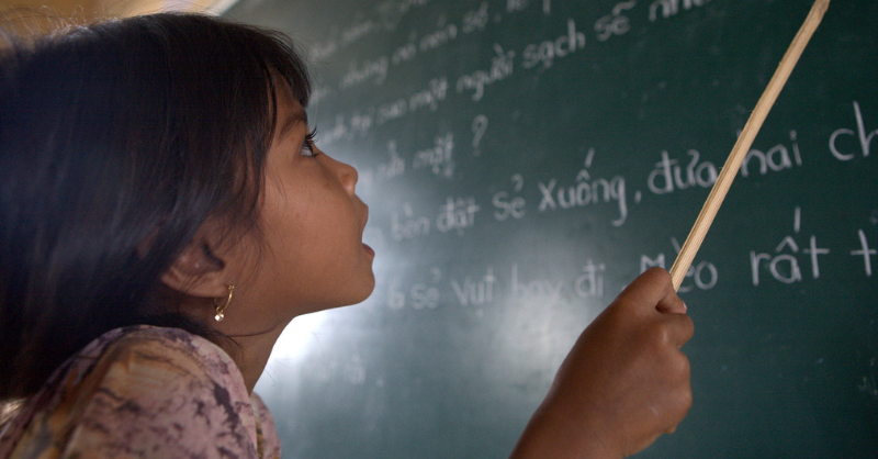 BancoMundial's tweet photo. 📖La pobreza de aprendizajes se da cuando a los 10 años de edad, los estudiantes no comprenden un texto sencillo. En los países de ingreso bajo y mediano, esta es la realidad de 7 de cada 10 niños y niñas.
¿Cómo ampliar las oportunidades de #lectura?

Más: https://t.co/URp03G78pI