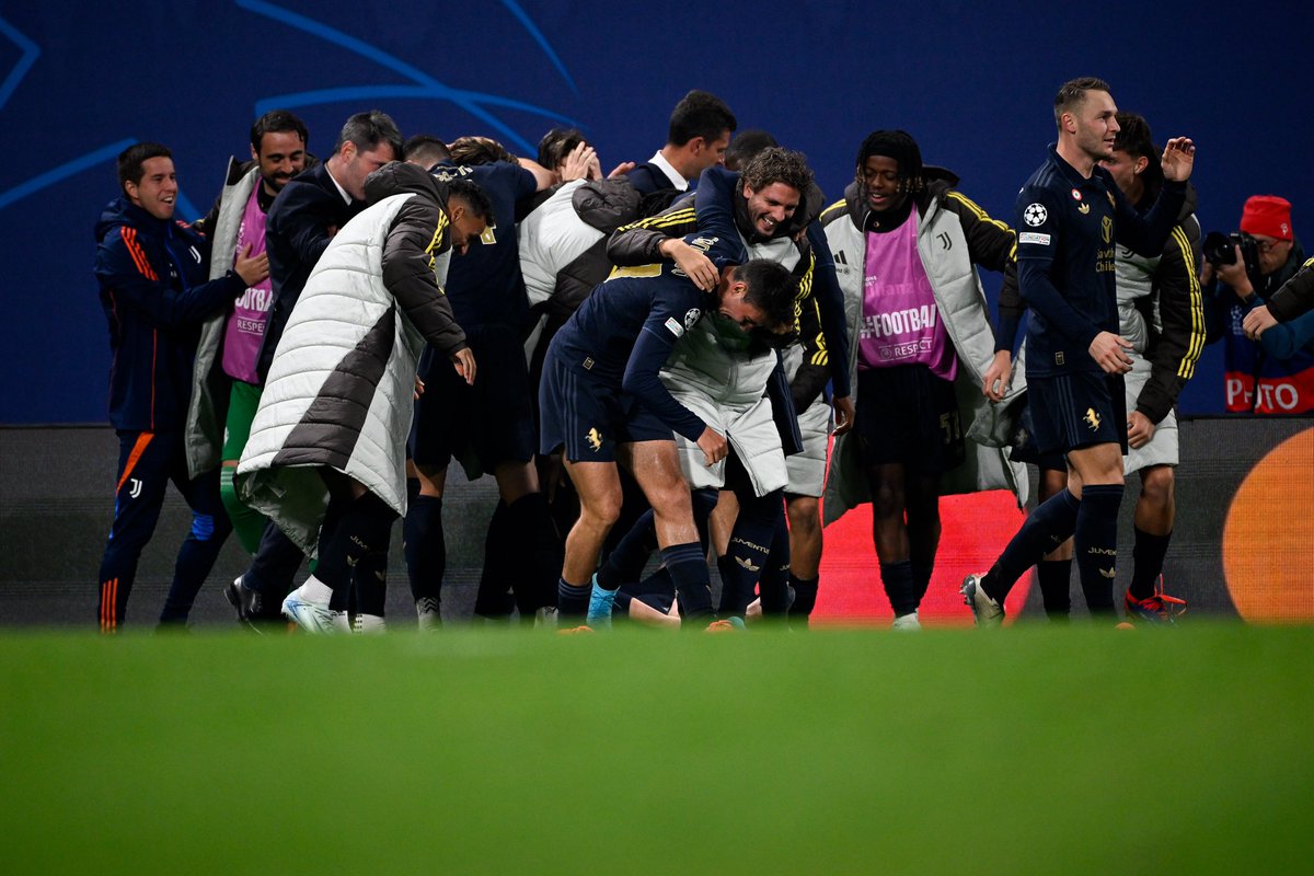 FConceicao7's tweet image. Siamo la JUVENTUS, Fino alla fine 🤍🖤
#FC7
⚽️
