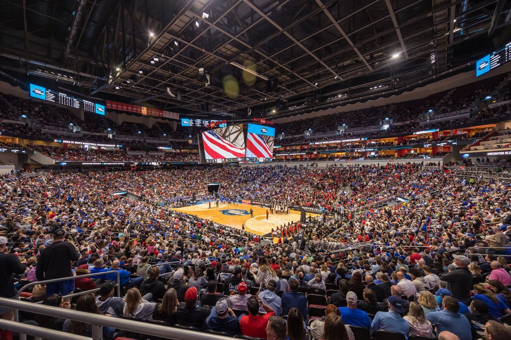 kfc_yumcenter's tweet photo. The KFC Yum! Center is proud to announce its selection as the host site for the 2027 NCAA Men’s Basketball Championship First and Second Rounds! 🎉

News ➡️ https://t.co/YpJgGBZOsQ https://t.co/Z4bNaEKFdS