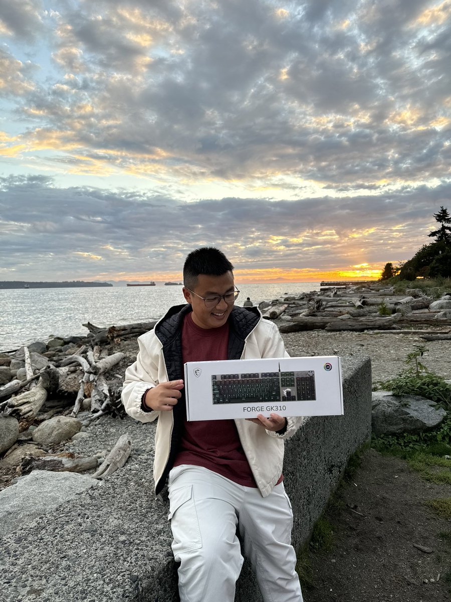 Mr_Vudoo's tweet photo. Found a GK310 out in the wild 🐉 

P.S. - Find you someone who looks at you the way I look at the GK310 

#MSIGaming #MSIPeripherals https://t.co/jE6EzVWtuQ