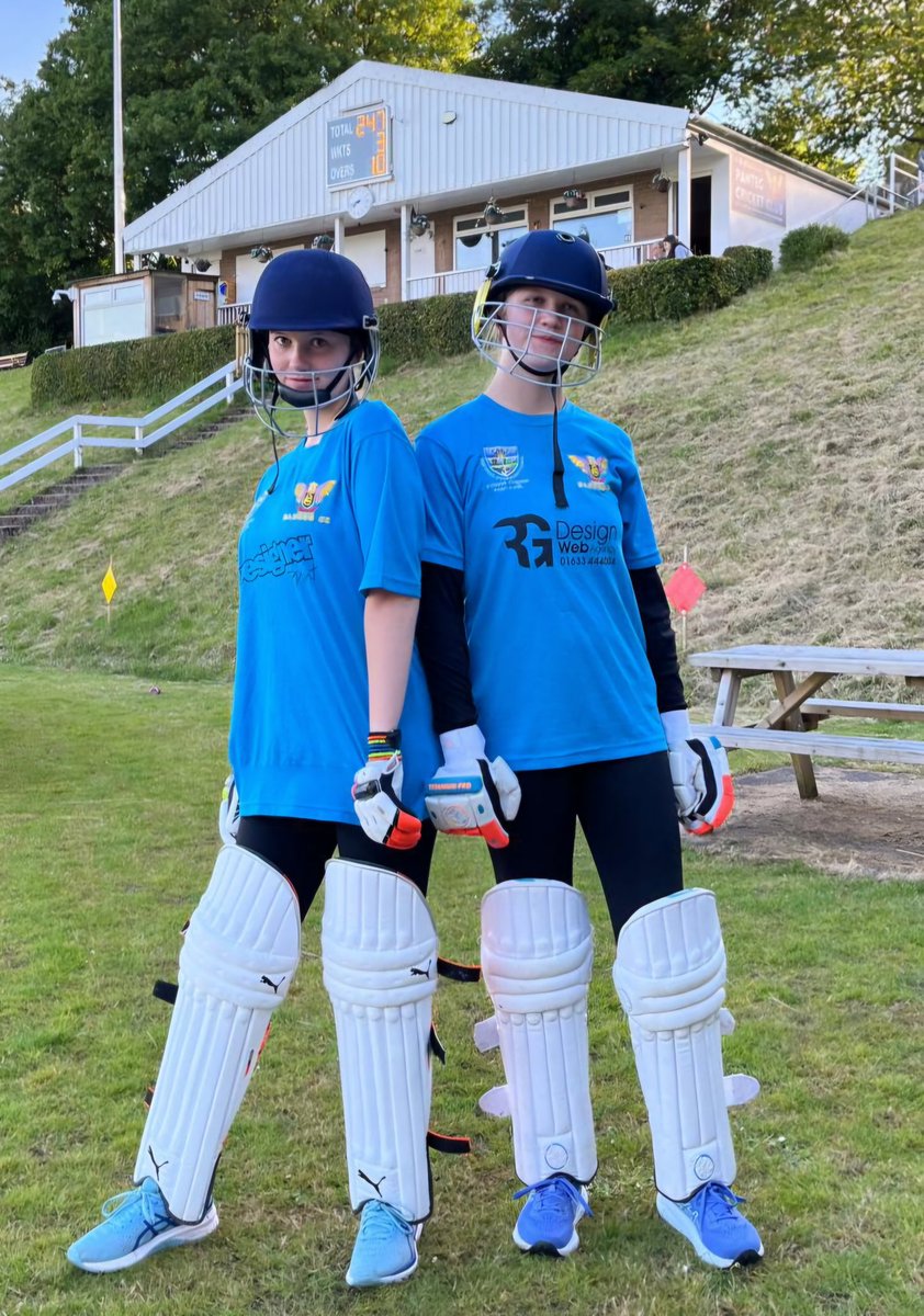 pantegflames's tweet photo. We are so proud of her and wish her all the best for her training sessions with Cricket Wales East.
Congratulations, Megan!
#uptheteg 
Pictured with her sister, Seren, who also plays for our mixed junior hardball team and softball for Panteg Women's Cricket https://t.co/RW1w3inUUP