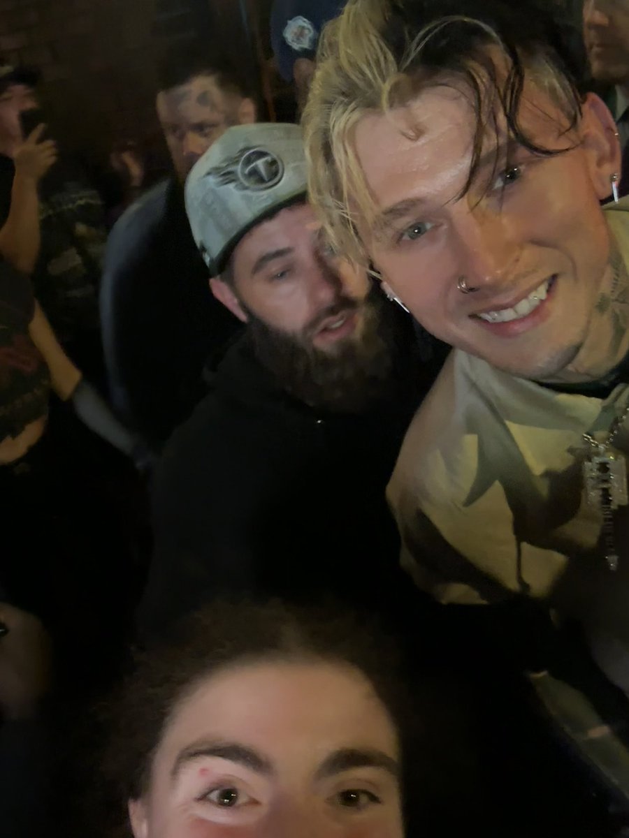 dancetilldawn12's tweet photo. He’s so tall. I saw him and when he came over and the security let him through I told him congrats on his 2 People Choice Country Awards and he said thank you and smiled so big. He’s just the most precious bean. Love ya Kells ! @machinegunkelly #mgk #estfam https://t.co/luiTChds9y