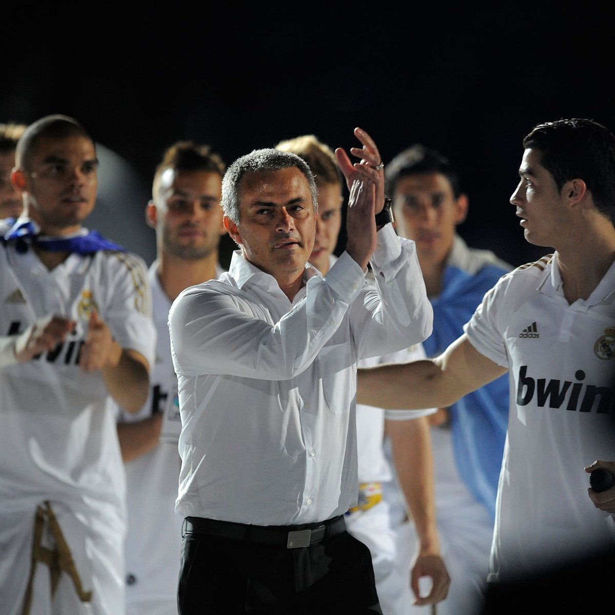 AdriRM33's tweet photo. 🗣️ José Mourinho: 

"Ningún equipo es invencible, todos pierden, pero cuando el Madrid pierde, todos se alegran, porque es el mejor." https://t.co/JocW1Of2mM
