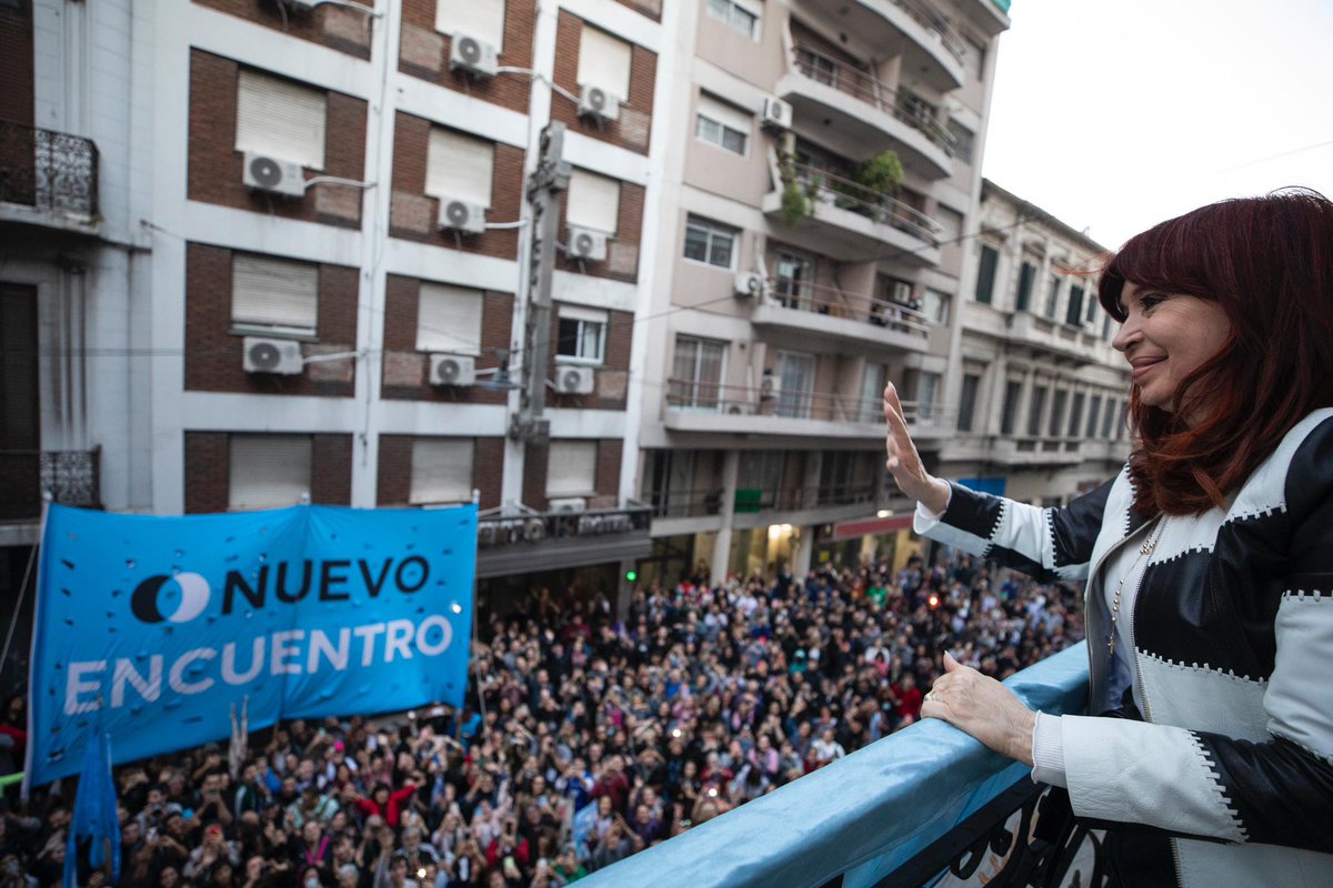 NuevoEncuentro_'s tweet photo. >> AMOR CON AMOR SE PAGA
• Siempre con Cristina! 🩵 https://t.co/R2jgPgCvO4
