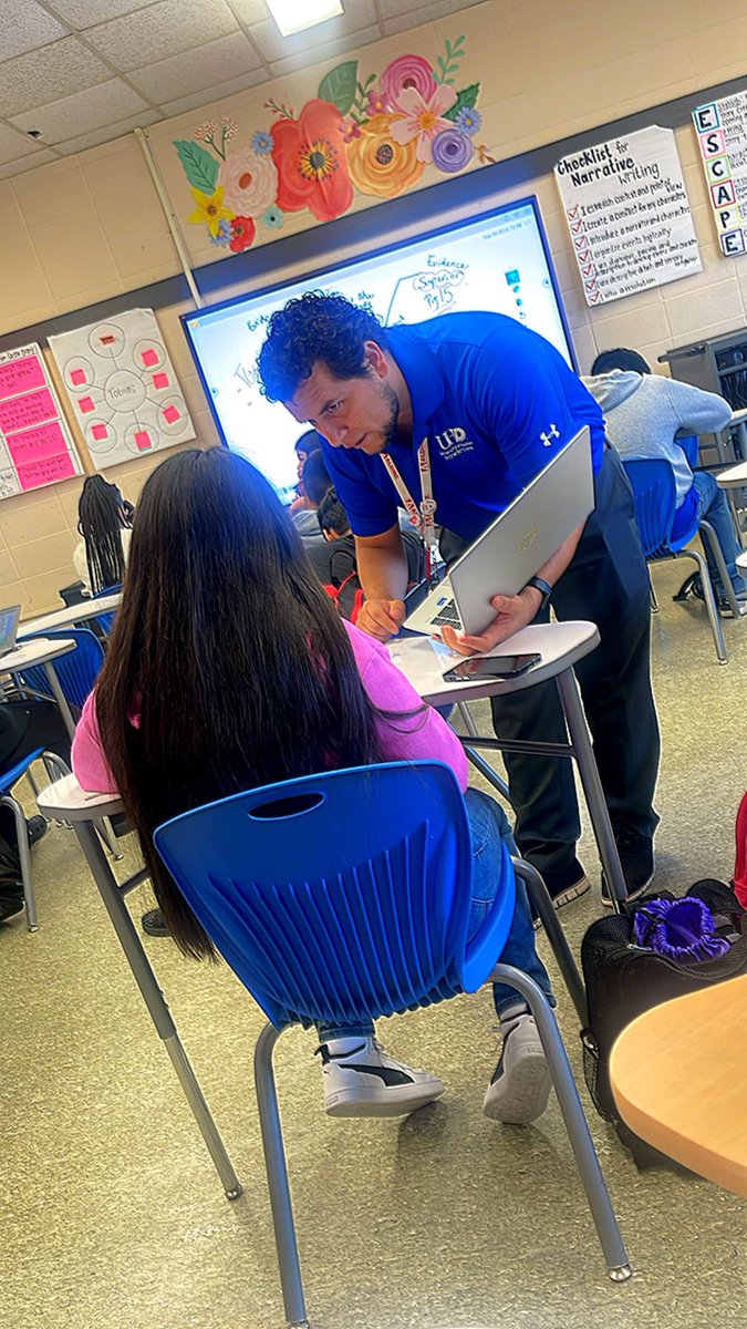 DrCrystalWatson's tweet photo. Principal @SPeralta_AMS teaching and leading the work @AldineMS_AISD
8th grade check in session with our counselor and my day was made spending time with our future cosmetologist! #SASonSITE
#FOCUS🎯
#elevatingessentialsofexcellence
#teamONESECONDtonone https://t.co/3g7VUaa95g