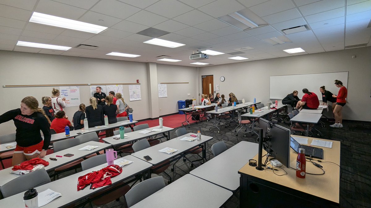Thanks to <a href="/UwrfWbb/">UWRF WBB</a> for having me back on campus for an NCAA DISC workshop. Good to see everyone again! #FFT