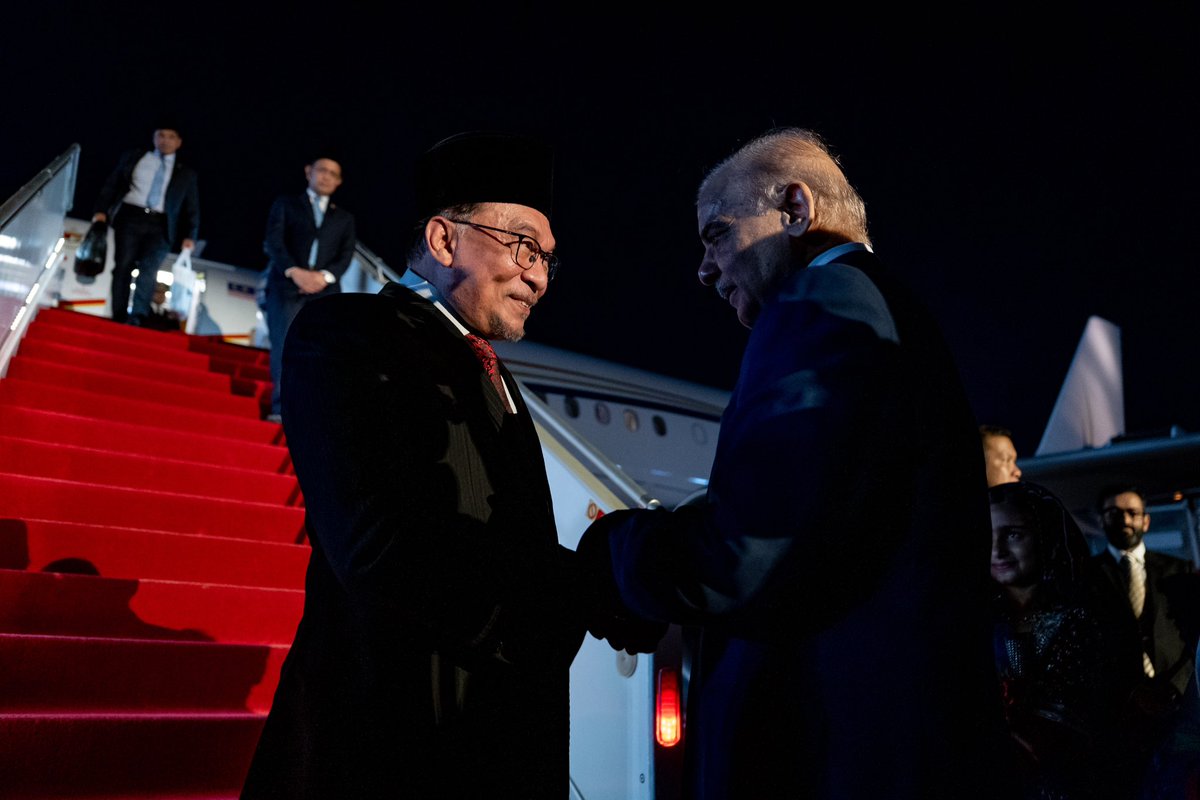 anwaribrahim's tweet photo. Alhamdulillah, selamat tiba di Pangkalan Tentera Udara Pakistan, Nur Khan malam tadi dalam Lawatan Negara sehingga Jumaat bagi mengukuhkan lagi hubungan 67 tahun Malaysia-Pakistan yang telah terjalin ke tahap lebih lebih baik.

Usai tiba, saya dan delegasi disambut rakan sejawat Shehbaz Sharif dan peluang itu digunakan bagi menyatakan penghargaan di atas jemputan yang akan membuka lembaran baharu hubungan diplomatik kedua-dua negara selain mewujudkan agenda kerjasama pelbagai sektor di masa hadapan.

Moga segala yang diatur pada lawatan ini akan berjalan lancar dan memberi peluang kepada kedua-dua negara untuk turut membincangkan isu-isu serantau dan antarabangsa.

-

Arrived in Pakistan Air Force Base, Nur Khan, Pakistan last night on a State Visit until Friday, aimed at deepening the longstanding 67-year friendship between Malaysia and Pakistan. 

This visit, graciously extended by my esteemed counterpart Shehbaz Sharif, holds the promise of ushering in a new era of diplomatic collaboration and fostering a comprehensive agenda for multi-sector cooperation between our two nations in the years ahead.

#MalaysiaMADANI