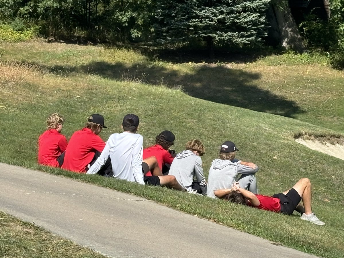Congratulations to Evan Peterson and Joe Zook for advancing to the Sectionals as individuals! 

Foxes fall just short as a team but excited to get these two seniors advancing. 

This is Evan’s 2nd time playing in the sectional

Sectionals will be Monday, 10/7 at Blackberry Oaks