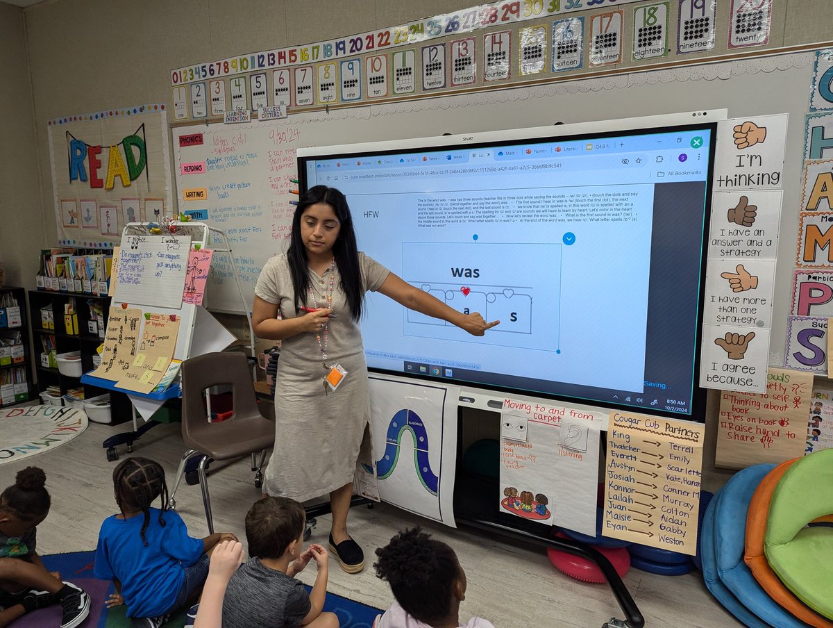 PGE_CougarCubs's tweet photo. Kinder students in Ms. Perez's class learn about CVC words with "op". They sound out letters and spell words. #phonics @sperez898 https://t.co/IlfIIPfyQV