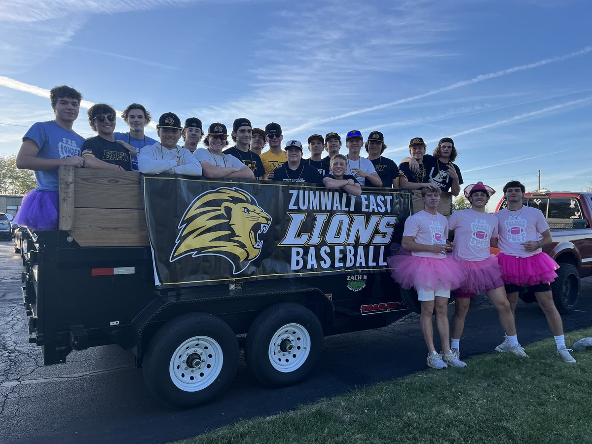FZE_Baseball's tweet photo. HoCo Parade time! https://t.co/qOil5734HJ