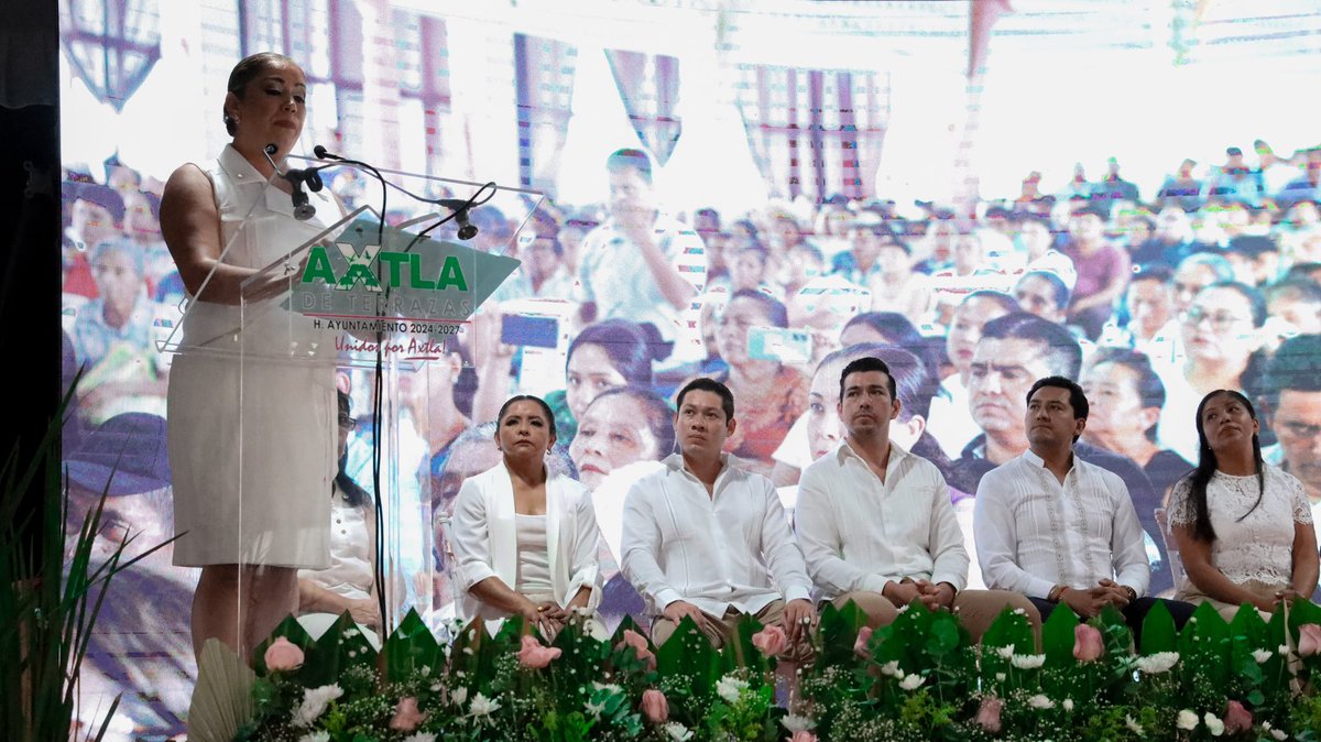 CGE_SLP's tweet photo. El Contralor General, @SergioArturoAM, estuvo presente en representación del Gobernador, @RGC_Mx, en la toma de protesta de Clara María Castro Jonguitud, como Presidenta Municipal del municipio de Axtla de Terrazas para el periodo 2024 - 2027.

#AxtlaDeTerrazas #MásApoyo https://t.co/Qk3H1XqmUj