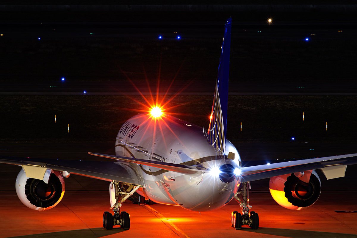 GFBAvPhoto's tweet image. One with lots of color from November 2013.
 -—————————————————
#IAH #KIAH  #AvGeek #HoustonSpotters #HoustonPhotographer #gfb_2024 #unitedairlines #b787 #dreamliner #n27908