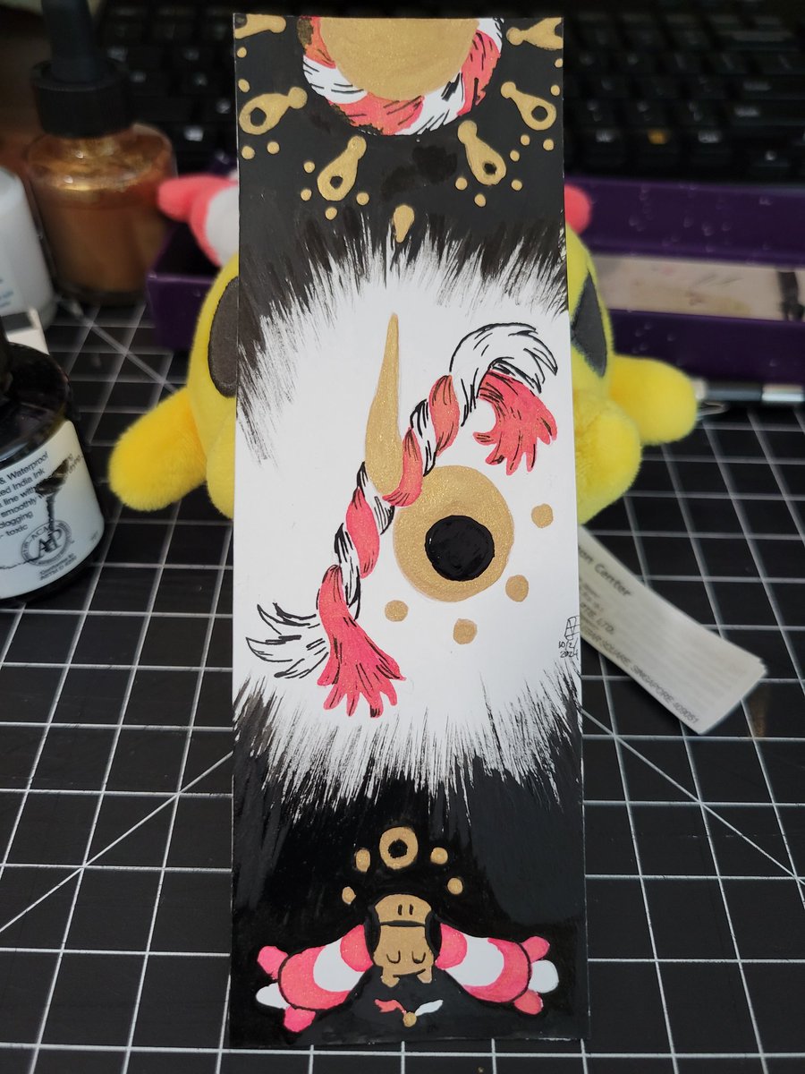 YadeDaj's tweet image. Drawtober 02: Sun of Chingling

Sometimes scrap paper is used for testing ink and other times it's used for a full drawing.

#drawtober #pokemon #chingling