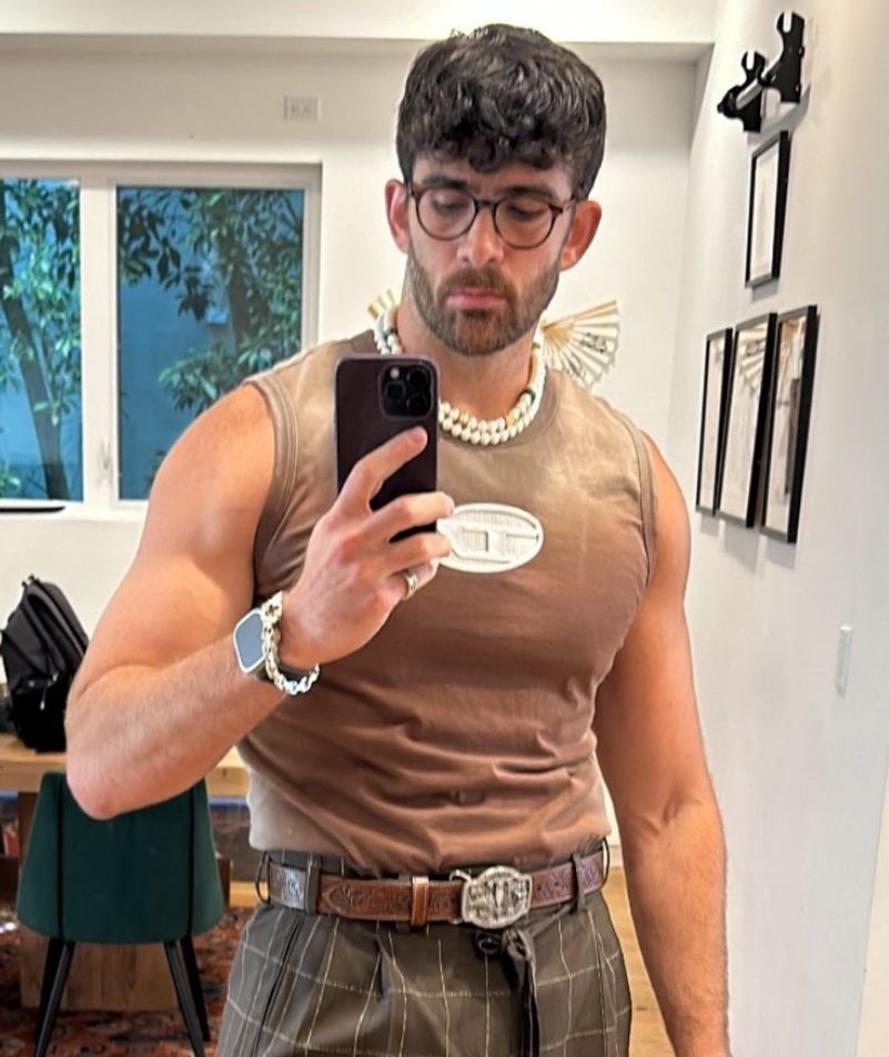 Hasanabi_Fits's tweet photo. Hasan Stream 02/10/2024
“Diesel” T-Brico Faded Tank Top 
💲USD - $195

https://t.co/icOcQkSfiP https://t.co/DygkuisgF4