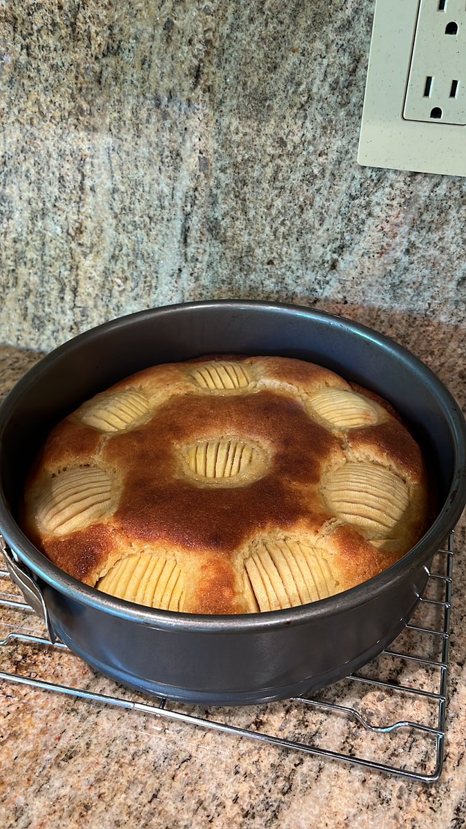 zevkronenberg's tweet image. Apple cake for new year