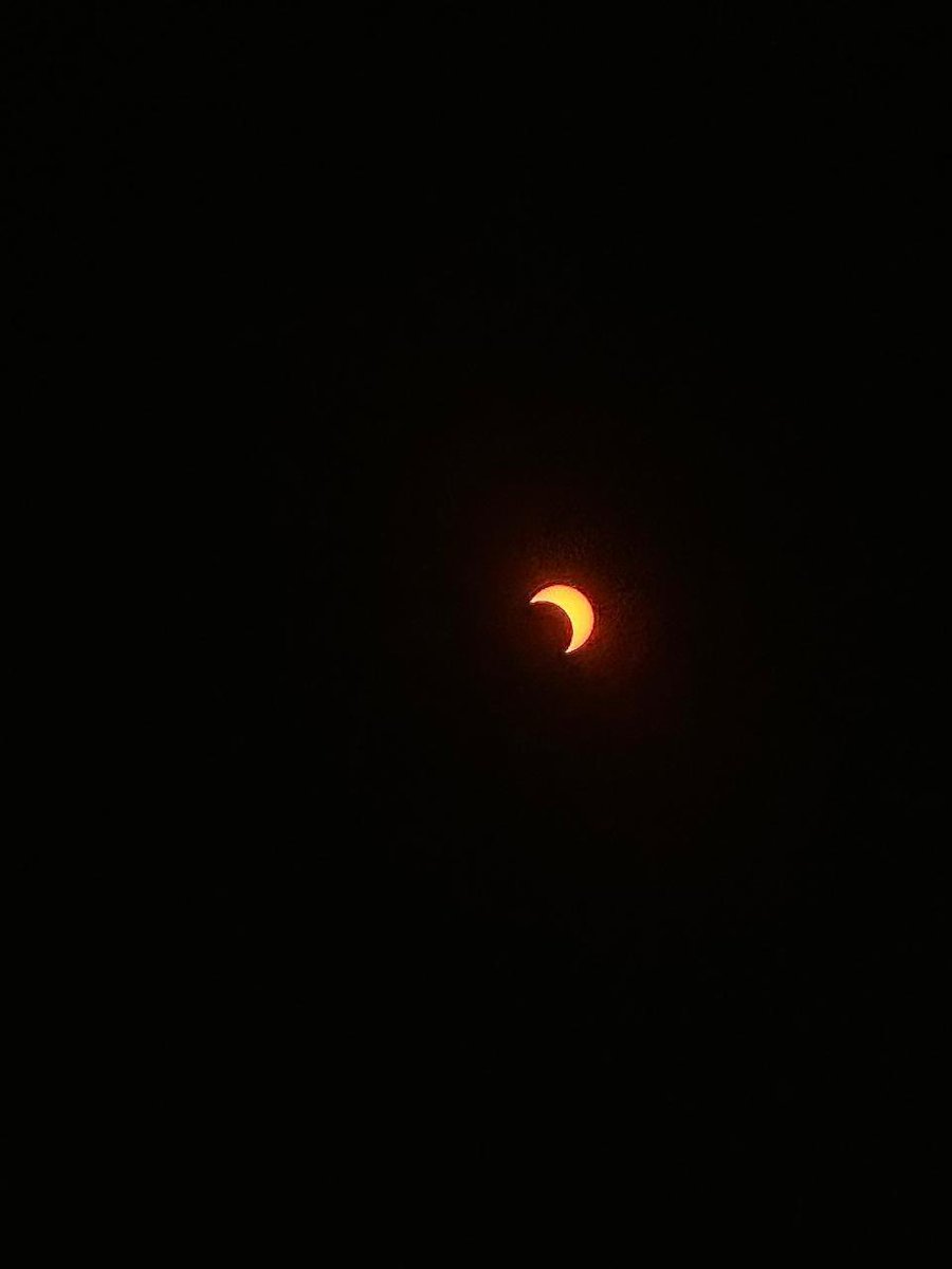 holaqatar92's tweet image. ¡Está sucediendo! Eclipse solar anular desde #isladepascua 🇨🇱🗿
.
#Eclipse2024 #EclipseSolar #info #fenomenos #naturales #rapanui #Chile