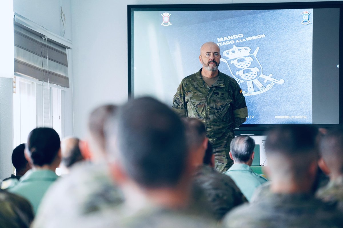 COMGEMEL_ET's tweet photo. Personal de la Escuela de Guerra y Liderazgo del @EjercitoTierra ha impartido conferencias a los oficiales y suboficiales de la @COMGEMEL_ET sobre el liderazgo y Mando Orientado a la Misión (MoM). La filosofía del MoM trata de dar la máxima iniciativa a los subordinados @MCANA_ET https://t.co/RMfOGggsfl