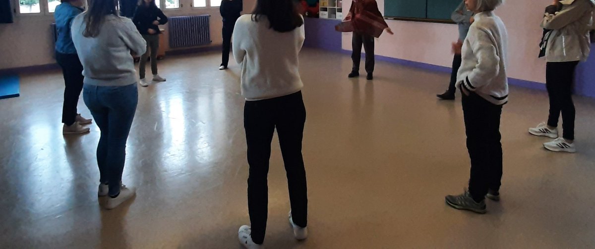Première #form'action "Débuter en maternelle" sur les jeux dansés et rondes enfantines. 10 enseignantes ont pratiqué puis échangé. Des débutantes ont pu poser des questions aux plus expérimentées sur divers sujets. #partage #accompagnement <a href="/AGEEM_National/">AGEEM National</a>