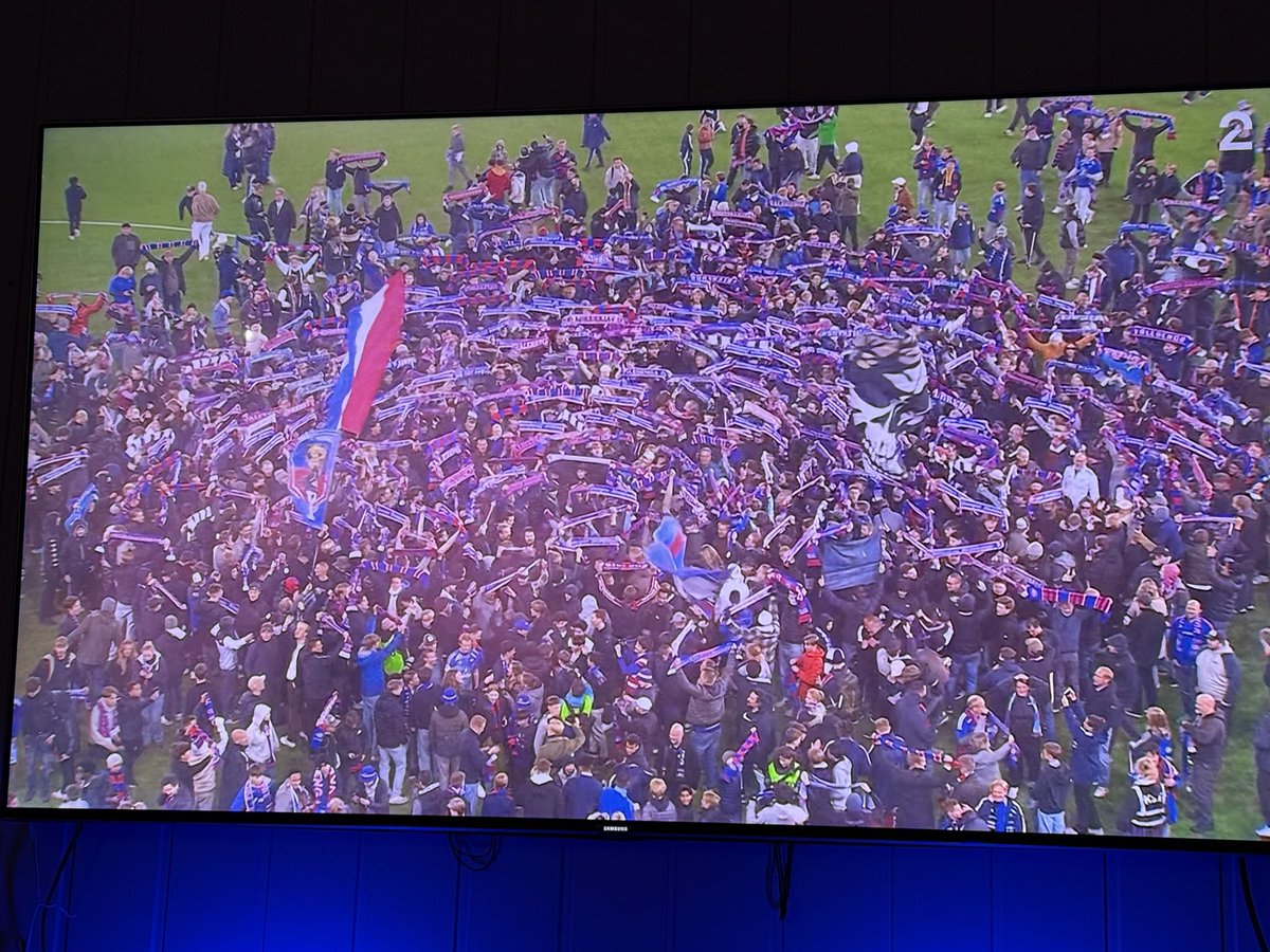 interenga's tweet photo. Back where we belong 💙 #VIF https://t.co/ekb6Sduo9I