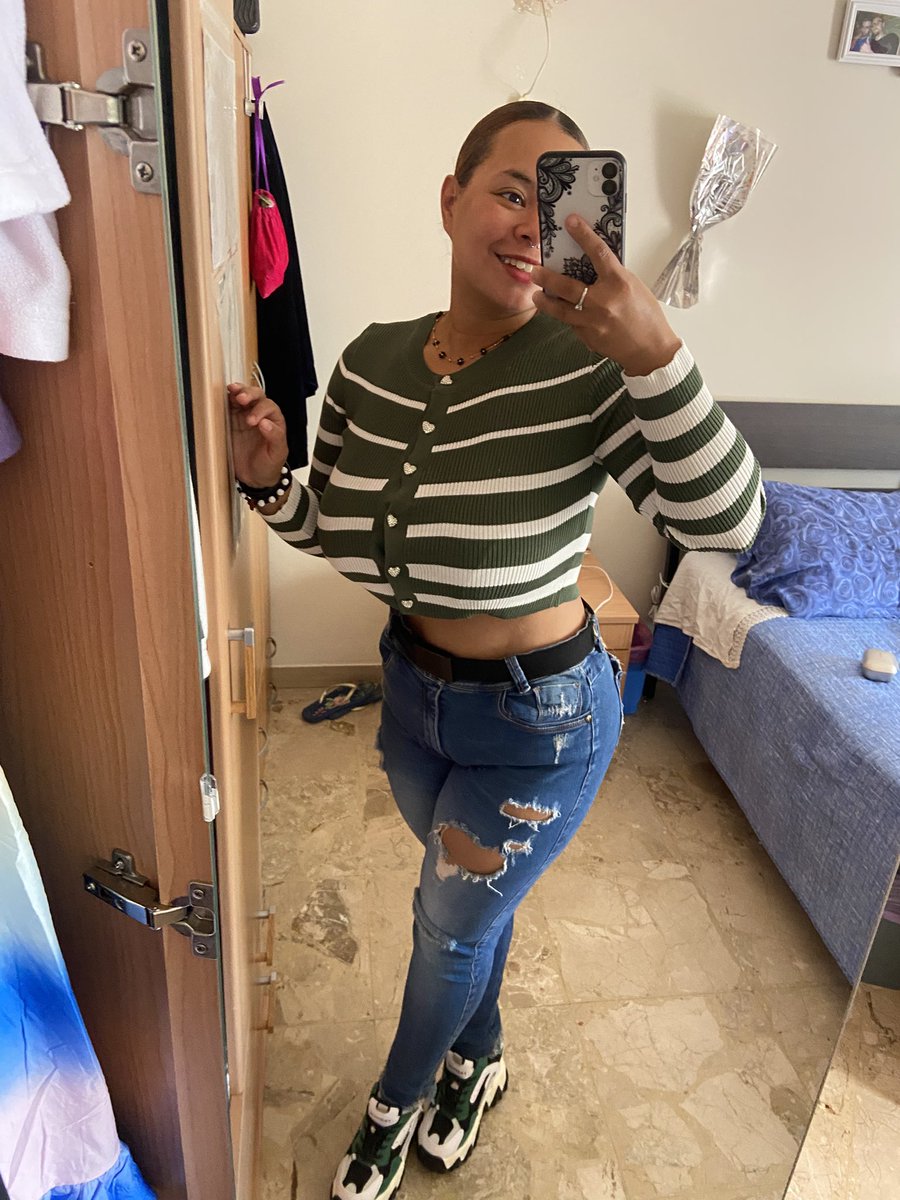 AngelaM1995's tweet photo. 👵🏻♥️🖤 https://t.co/9WoE09Vcu7