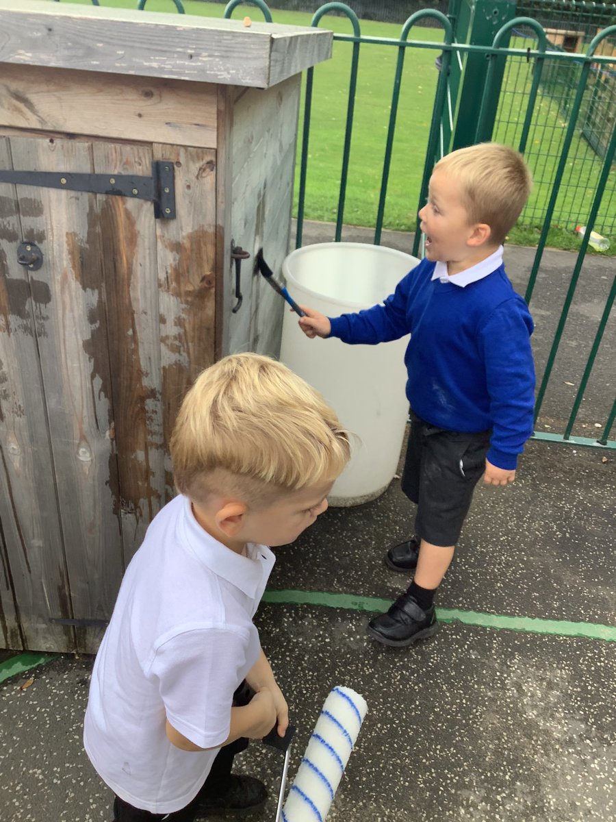 IPMATAshGrove's tweet photo. Lots of fun and gross motor development in nursery today using paint rollers and water! #AGPANursery #AGPAPhysicalDevelopment https://t.co/kEyiVXK5ub
